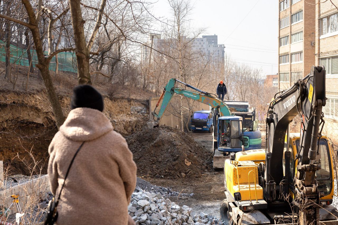 Во Владивостоке начался ремонт подпорных стен Во Владивостоке начался ремонт подпорных стен