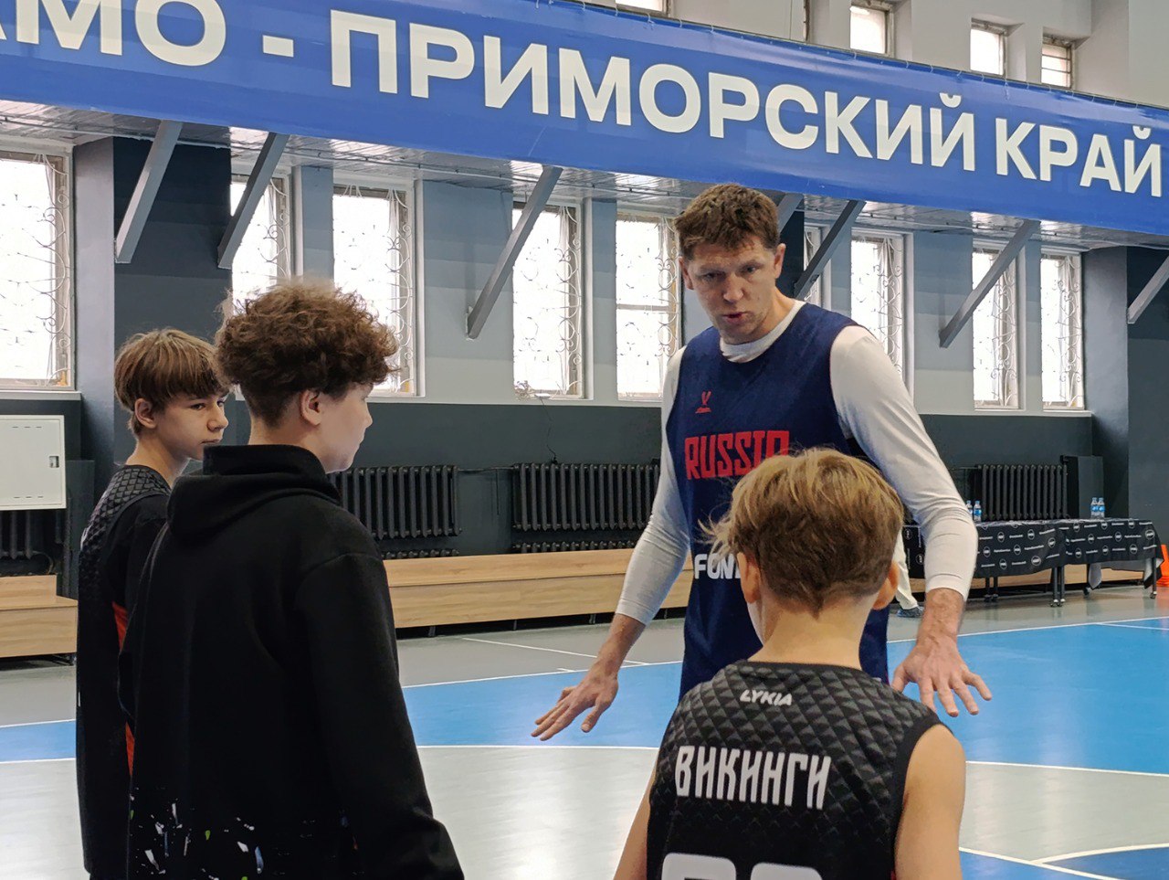 Олимпийские призёры провели мастер-классы для юных баскетболистов Приморья Олимпийские призёры провели мастер-классы для юных баскетболистов Приморья