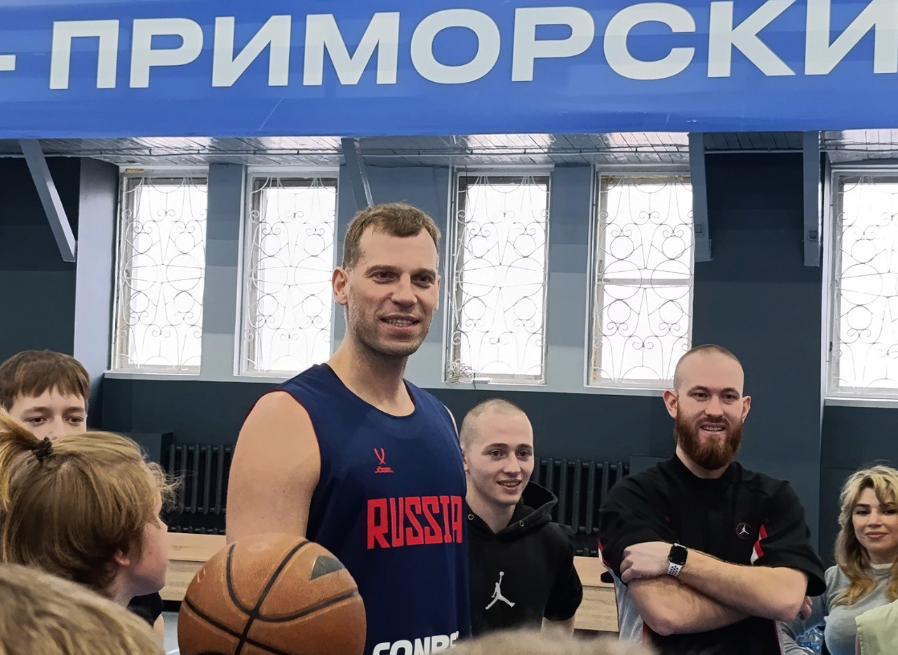 Олимпийские призёры провели мастер-классы для юных баскетболистов Приморья Олимпийские призёры провели мастер-классы для юных баскетболистов Приморья