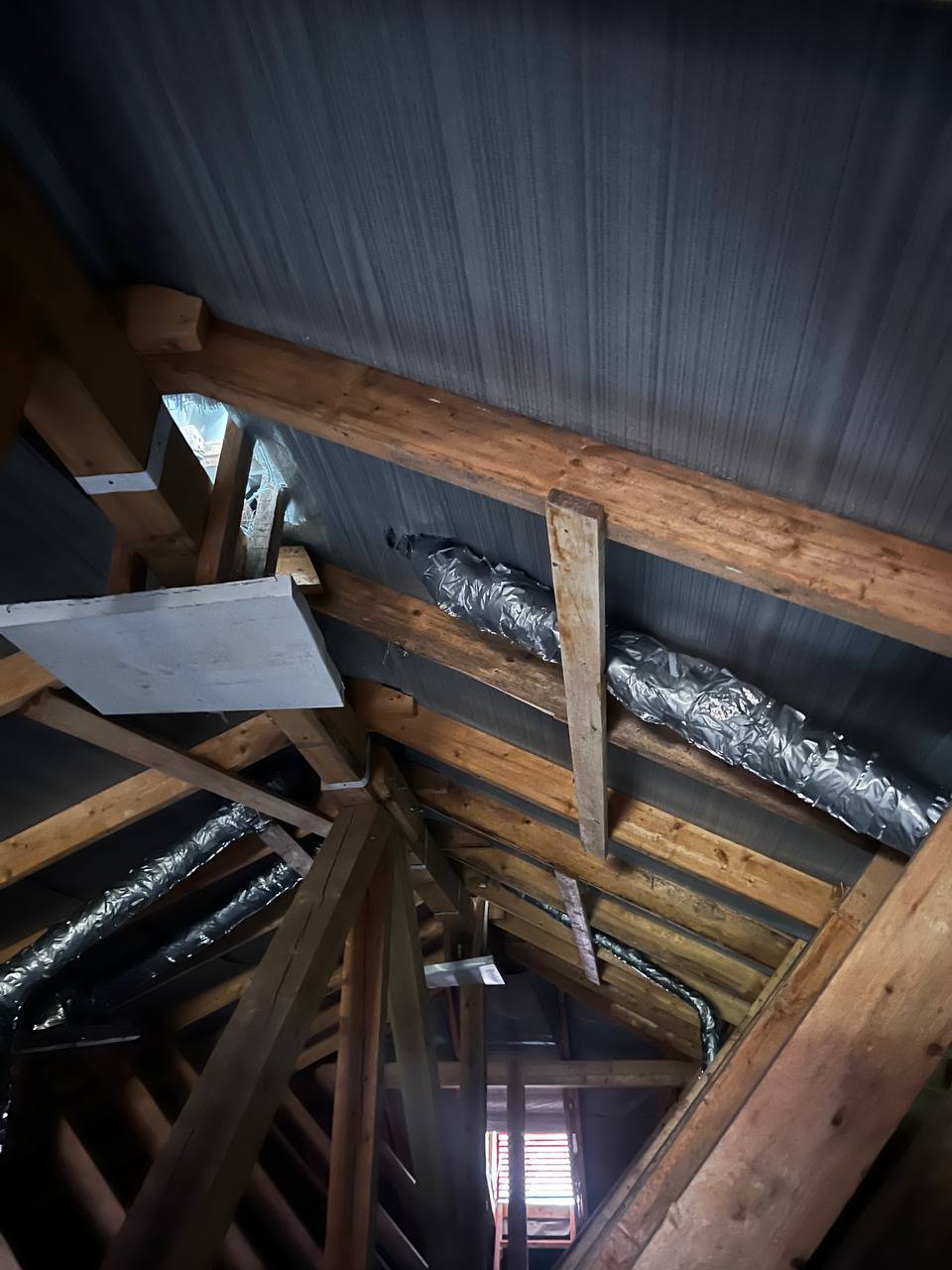 Капитальный ремонт скатной крыши завершился по ул. Гульбиновича, 19 в г. Владивостоке. Работы осуществляла подрядная организация «СтройМонтажАльянс» Капитальный ремонт скатной крыши завершился по ул. Гульбиновича, 19 в г. Владивостоке. Работы осуществляла подрядная организация «СтройМонтажАльянс»