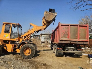 Незаконные металлические гаражи убирают вдоль реки Объяснения во Владивостоке