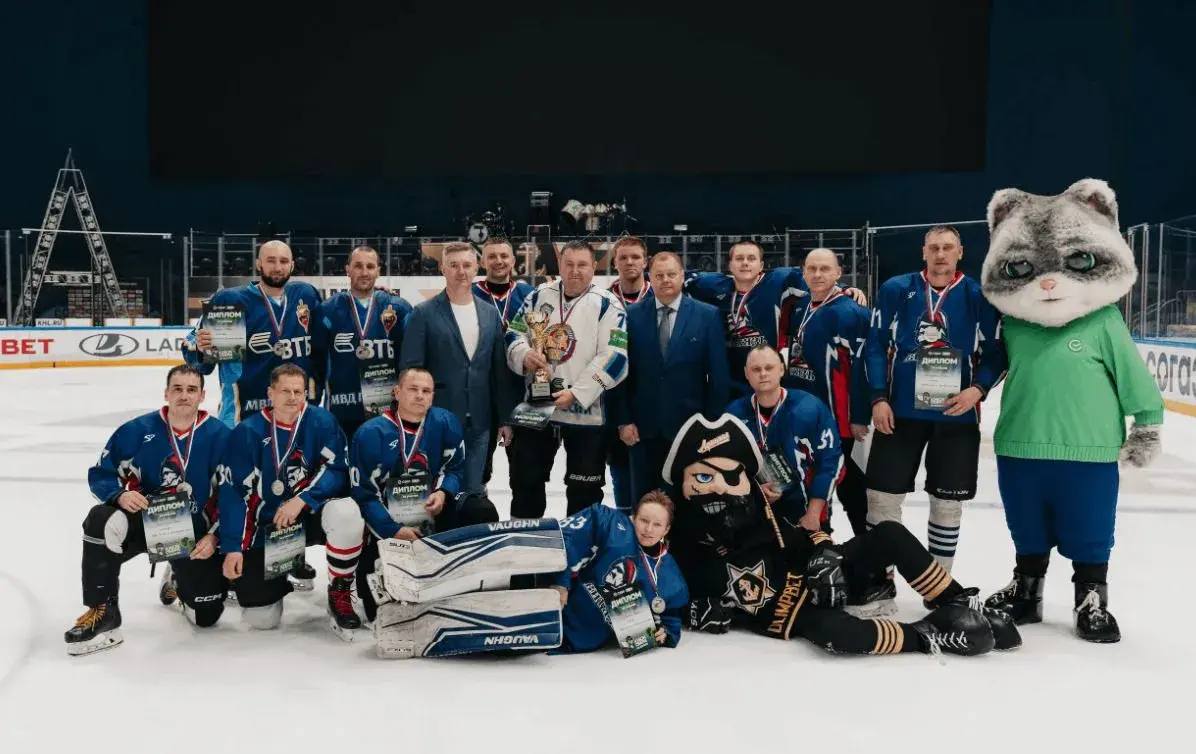 В Приморье сотрудники полиции стали призерами турнира по хоккею В Приморье сотрудники полиции стали призерами турнира по хоккею