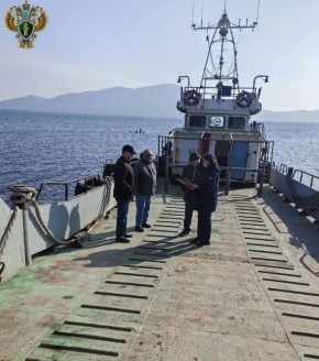 Находкинская транспортная прокуратура проверила соблюдение правил безопасности на морских судах