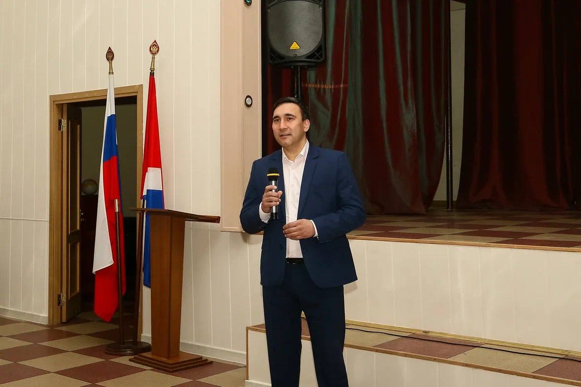 Встретился со старшеклассниками школы №9 и их родителями