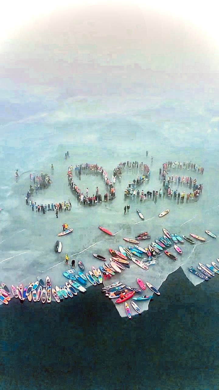 Во Владивостоке сапсерферы в десятый раз угнали льдины