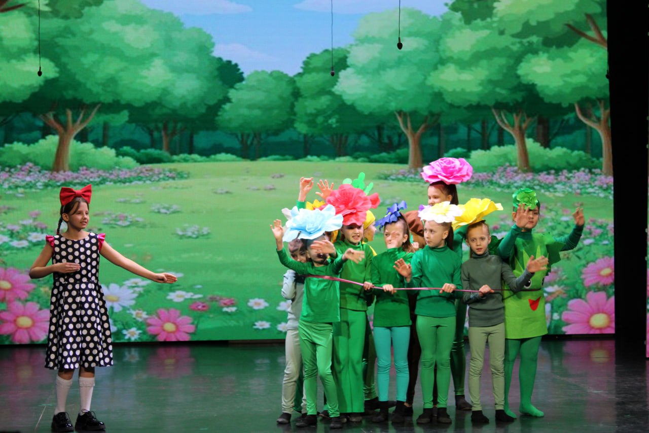 Фестиваль в ДК поселка Врангель объединил любителей театра и поэзии Фестиваль в ДК поселка Врангель объединил любителей театра и поэзии