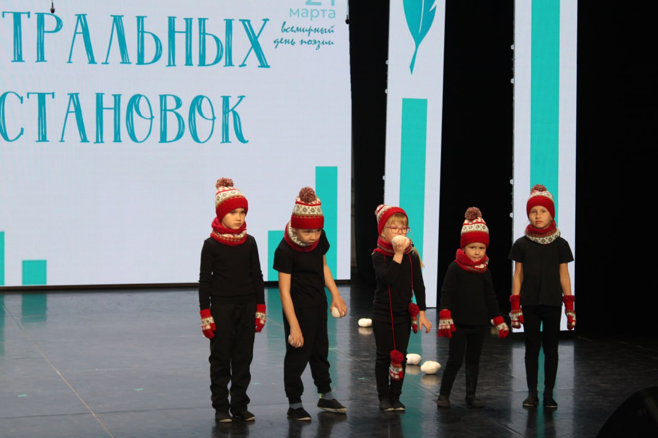 Фестиваль в ДК поселка Врангель объединил любителей театра и поэзии Фестиваль в ДК поселка Врангель объединил любителей театра и поэзии