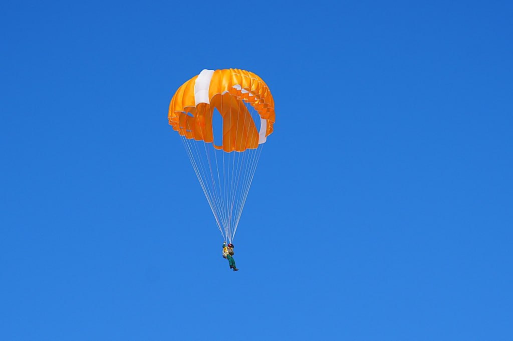 Завершены учебно-тренировочные сборы парашютистов-пожарных в Приморье Завершены учебно-тренировочные сборы парашютистов-пожарных в Приморье