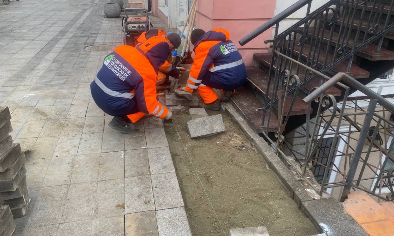 Дорожники «СГТ» ремонтируют пешеходные зоны на центральных улицах Владивостока Дорожники «СГТ» ремонтируют пешеходные зоны на центральных улицах Владивостока