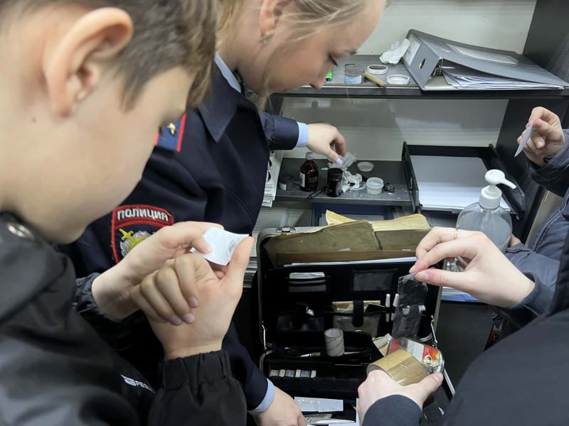 «Такая работа»: в Находке Приморского края эксперты-криминалисты рассказали школьникам о своей профессии «Такая работа»: в Находке Приморского края эксперты-криминалисты рассказали школьникам о своей профессии