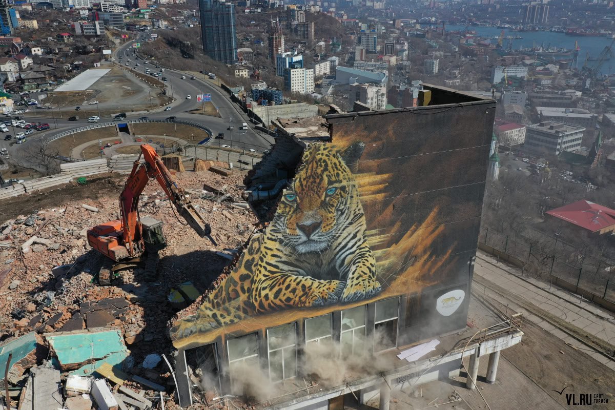 7 лет назад, 26 марта, во Владивостоке начали рушить последнюю стену бывшего корпуса ДВГТУ на Орлиной сопке 7 лет назад, 26 марта, во Владивостоке начали рушить последнюю стену бывшего корпуса ДВГТУ на Орлиной сопке