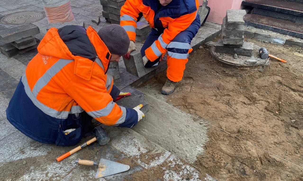 Дорожники «СГТ» ремонтируют пешеходные зоны на центральных улицах Владивостока Дорожники «СГТ» ремонтируют пешеходные зоны на центральных улицах Владивостока