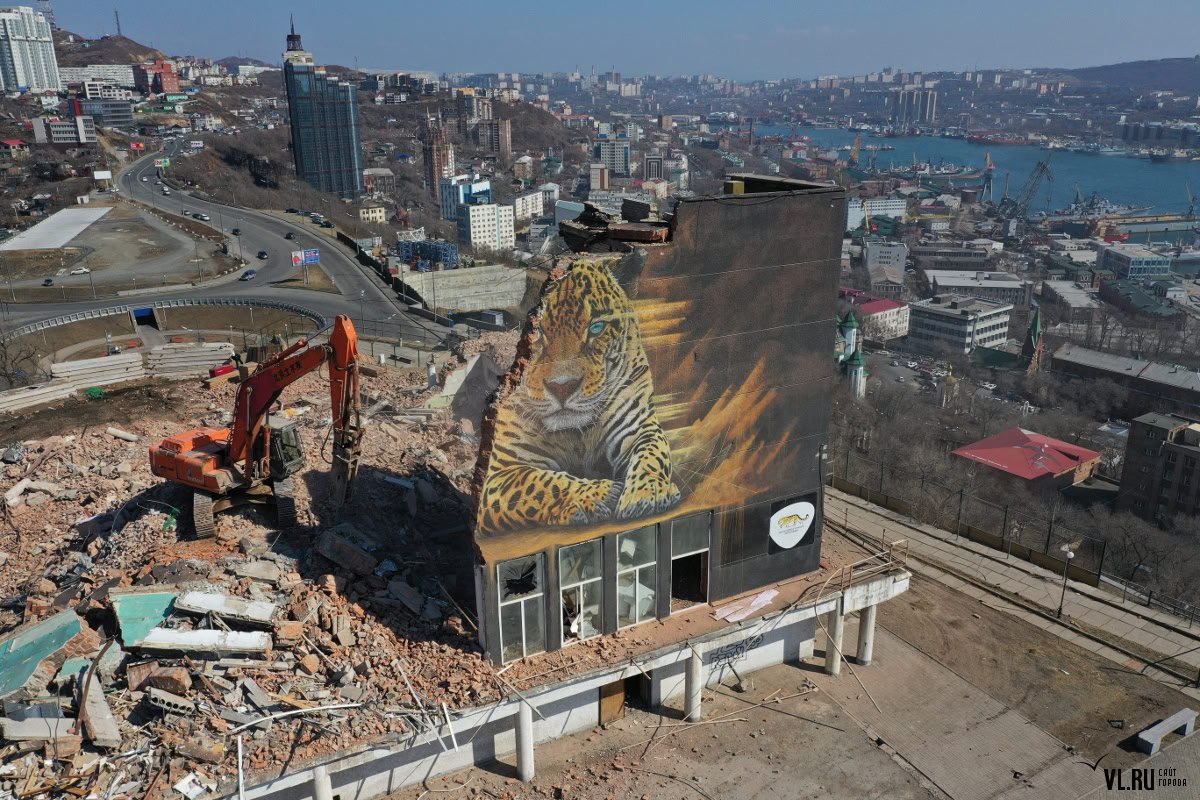 7 лет назад, 26 марта, во Владивостоке начали рушить последнюю стену бывшего корпуса ДВГТУ на Орлиной сопке 7 лет назад, 26 марта, во Владивостоке начали рушить последнюю стену бывшего корпуса ДВГТУ на Орлиной сопке