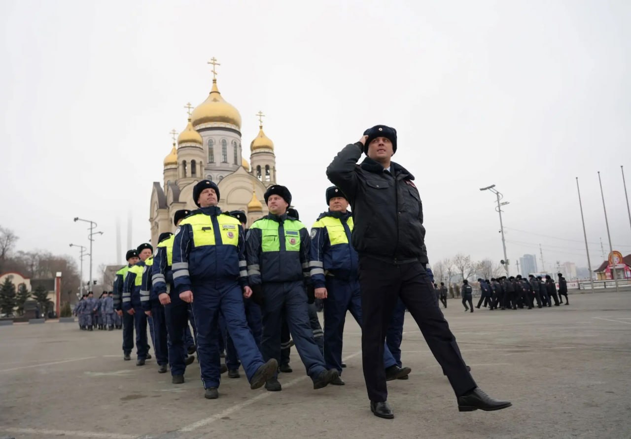 Глава УМВД Приморья Александр Табакаев провел общегарнизонный развод нарядов на центральной площади Владивостока Глава УМВД Приморья Александр Табакаев провел общегарнизонный развод нарядов на центральной площади Владивостока