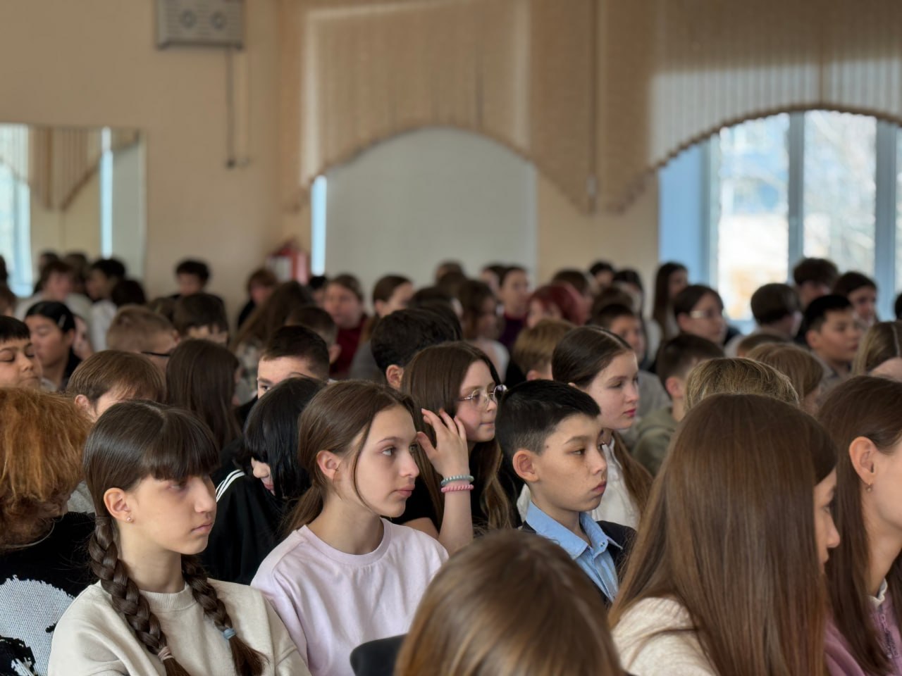 Сотрудники Находкинской транспортной полиции провели лекцию со школьниками о правилах безопасного поведения на железной дороге Сотрудники Находкинской транспортной полиции провели лекцию со школьниками о правилах безопасного поведения на железной дороге