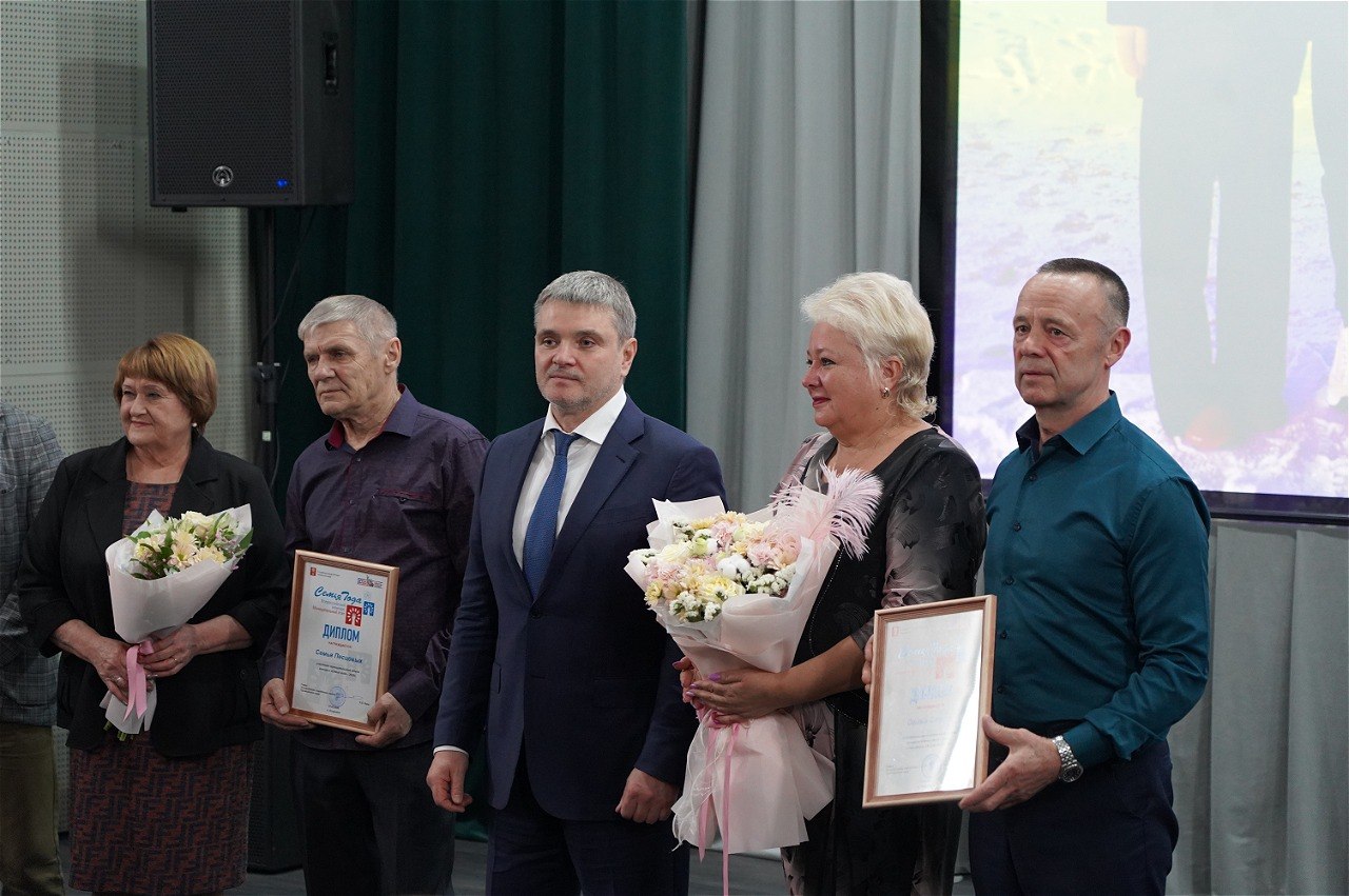 Евгений Корж: Сегодня наградил победителей муниципального этапа конкурса «Семья года — 2026»