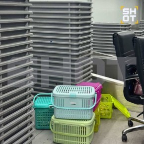 Россиян не выпускают из Таиланда из-за популярных корзин с фруктами: туристы оставляют еду тухнуть в аэропорту или в спешке раскидывают всё по пакетам