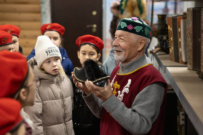 Школьникам Владивостока рассказывают о татаро-башкирской культуре Школьникам Владивостока рассказывают о татаро-башкирской культуре