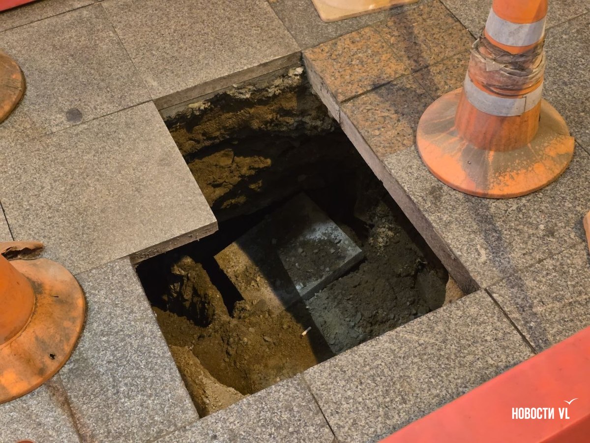 На улице Пограничной во Владивостоке провалилась часть тротуара – рядом с тем местом, где ещё недавно была пристройка ресторана Umami На улице Пограничной во Владивостоке провалилась часть тротуара – рядом с тем местом, где ещё недавно была пристройка ресторана Umami