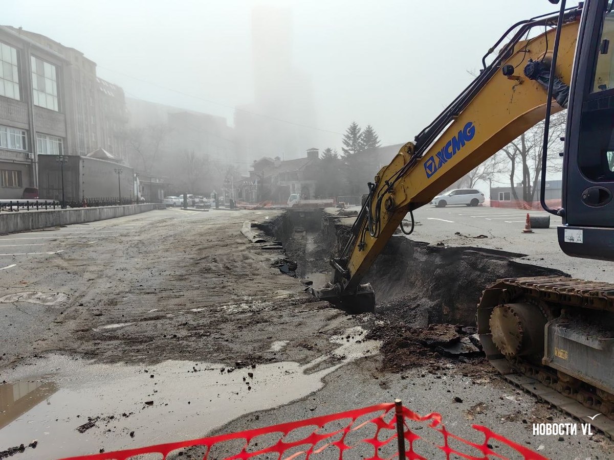 Парковку возле яхт-клуба «Семь футов» на Эгершельде перекопали до конца июля ради замены 50 м канализации Парковку возле яхт-клуба «Семь футов» на Эгершельде перекопали до конца июля ради замены 50 м канализации