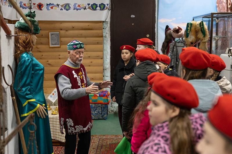 Школьникам Владивостока рассказывают о татаро-башкирской культуре Школьникам Владивостока рассказывают о татаро-башкирской культуре