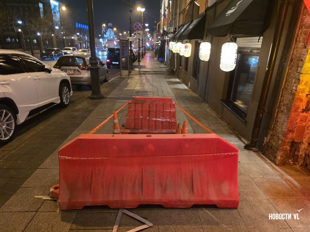 На улице Пограничной во Владивостоке провалилась часть тротуара – рядом с тем местом, где ещё недавно была пристройка ресторана Umami На улице Пограничной во Владивостоке провалилась часть тротуара – рядом с тем местом, где ещё недавно была пристройка ресторана Umami