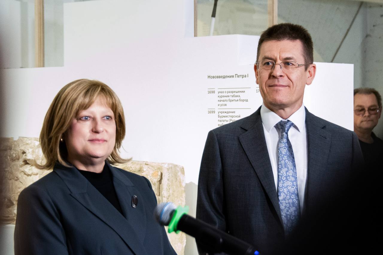 В Музее Москвы состоялась торжественная презентация клада серебряных монет, найденных на Берсеневской набережной В Музее Москвы состоялась торжественная презентация клада серебряных монет, найденных на Берсеневской набережной