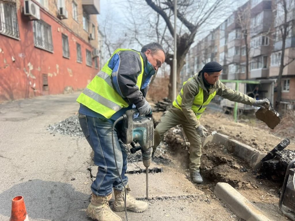 На улице 1-й Морской начались подготовительные работы на участке, где минувшей зимой ВПЭС устраняло технологическое повреждение на сетях