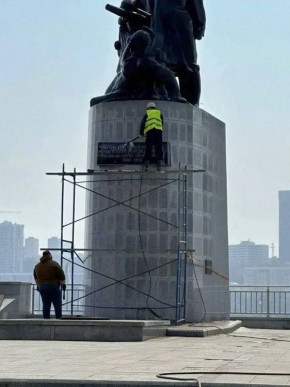 Во Владивостоке начались сезонные работы по уходу за памятниками и мемориалами