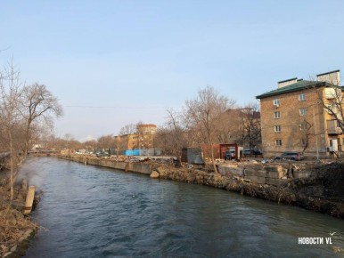 Более сотни гаражей, мешавших чистить реку Объяснения, снесли во Владивостоке в районе Спортивного рынка