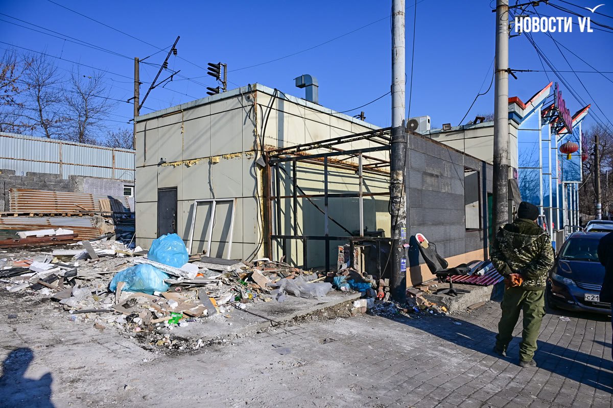 Власти Владивостока планируют снести кафе и зачистить от мелких торговых точек пространство между Спортивной и Луговой Власти Владивостока планируют снести кафе и зачистить от мелких торговых точек пространство между Спортивной и Луговой