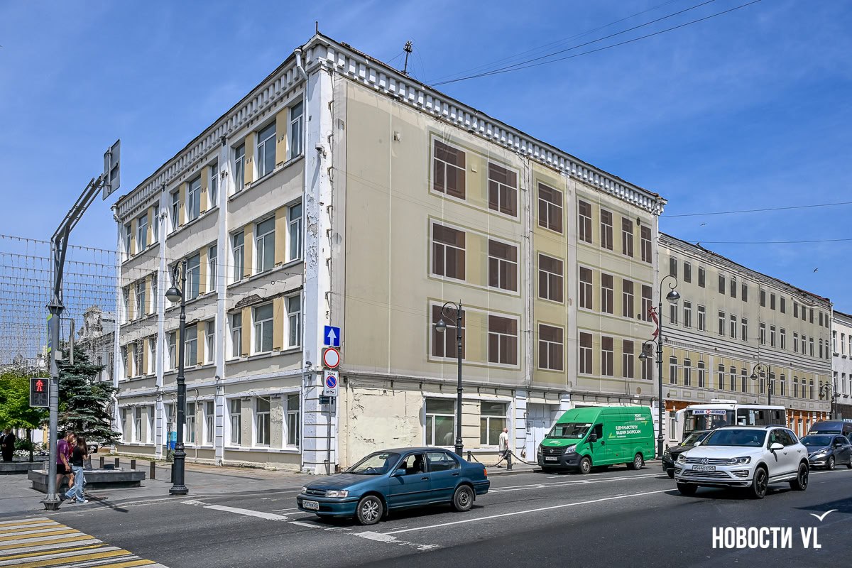 В центре Владивостока снесут и построят заново здание бывшего лицея на углу Алеутской и Фокина