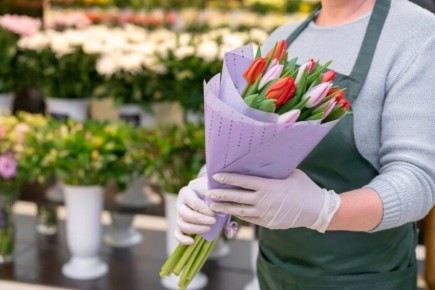 Административная комиссия привлекла незаконных торговцев цветами к ответственности