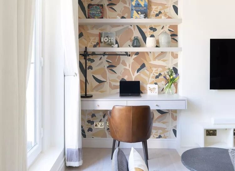 Как использовать остатки обоев: креативные решения для вашего дома