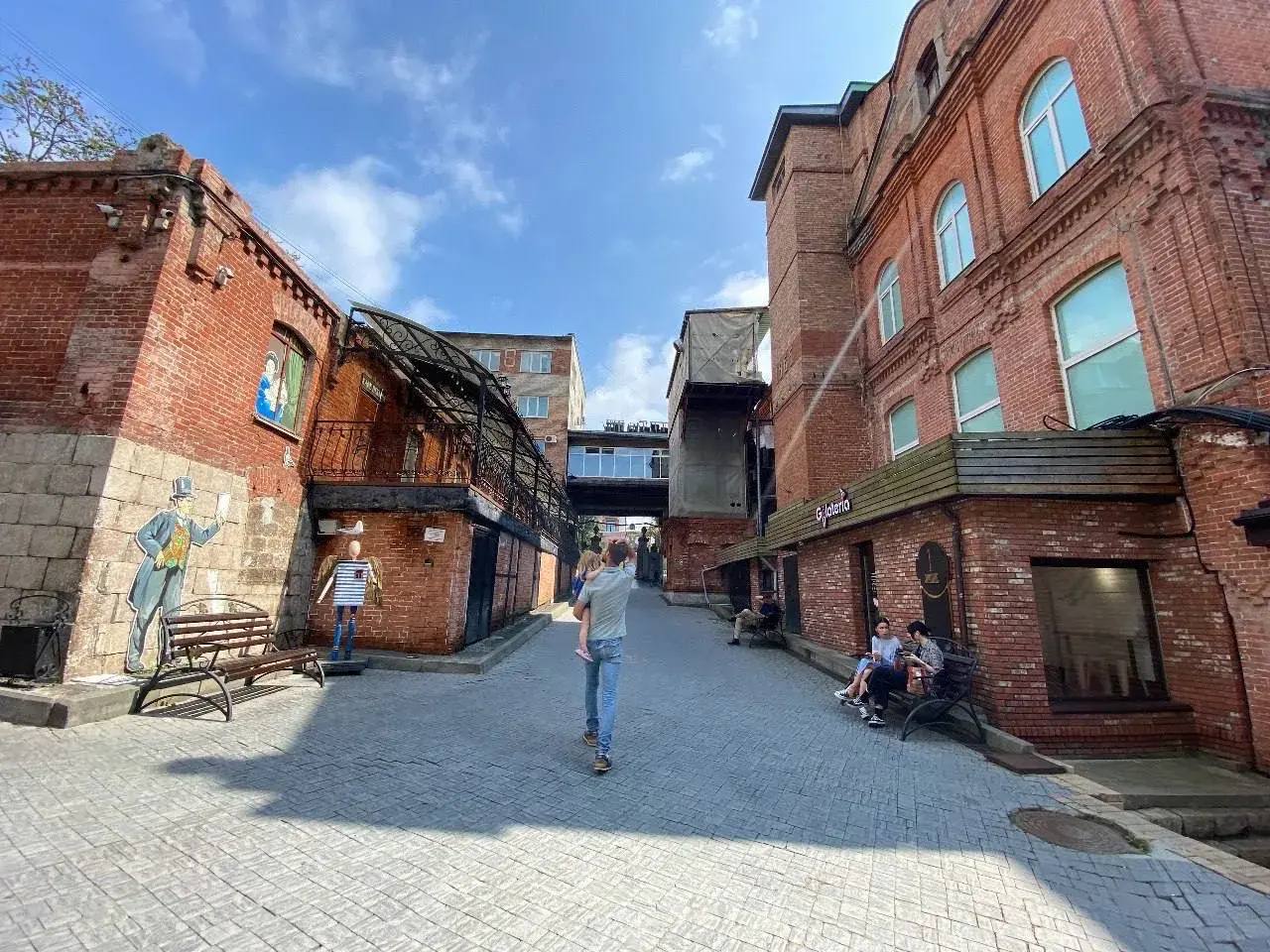 Зданию торгового дома «Кунст и Альберс» на Светланской, 33-35 сегодня исполняется 142 года Зданию торгового дома «Кунст и Альберс» на Светланской, 33-35 сегодня исполняется 142 года