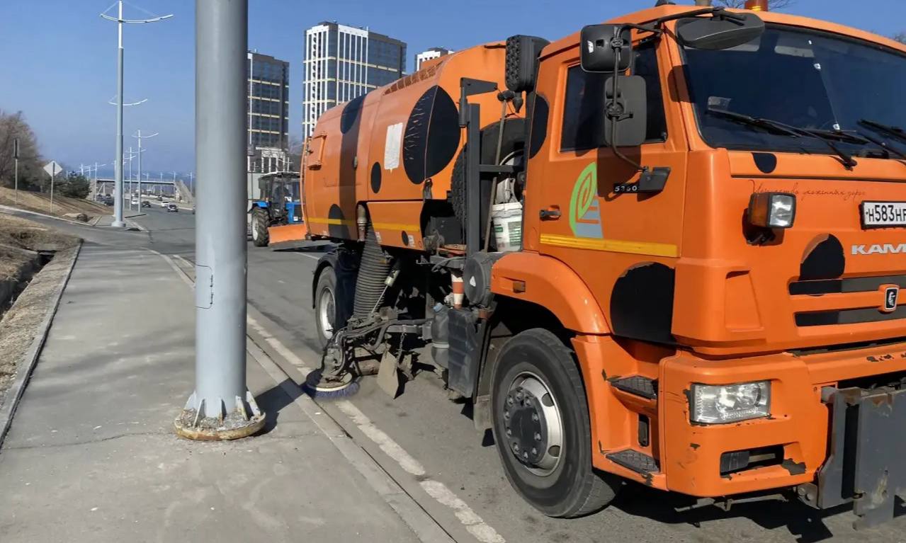 Сегодня во Владивостоке продолжаются работы по содержанию городской инфраструктуры и уборке территорий Сегодня во Владивостоке продолжаются работы по содержанию городской инфраструктуры и уборке территорий