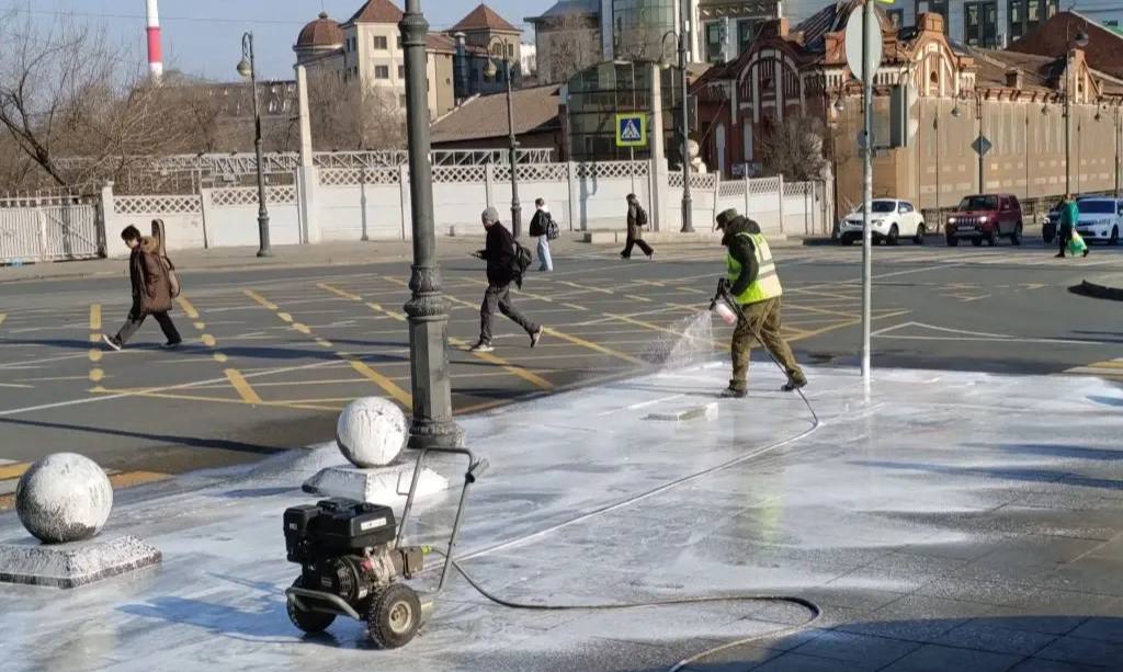 Сегодня во Владивостоке продолжаются работы по содержанию городской инфраструктуры и уборке территорий Сегодня во Владивостоке продолжаются работы по содержанию городской инфраструктуры и уборке территорий