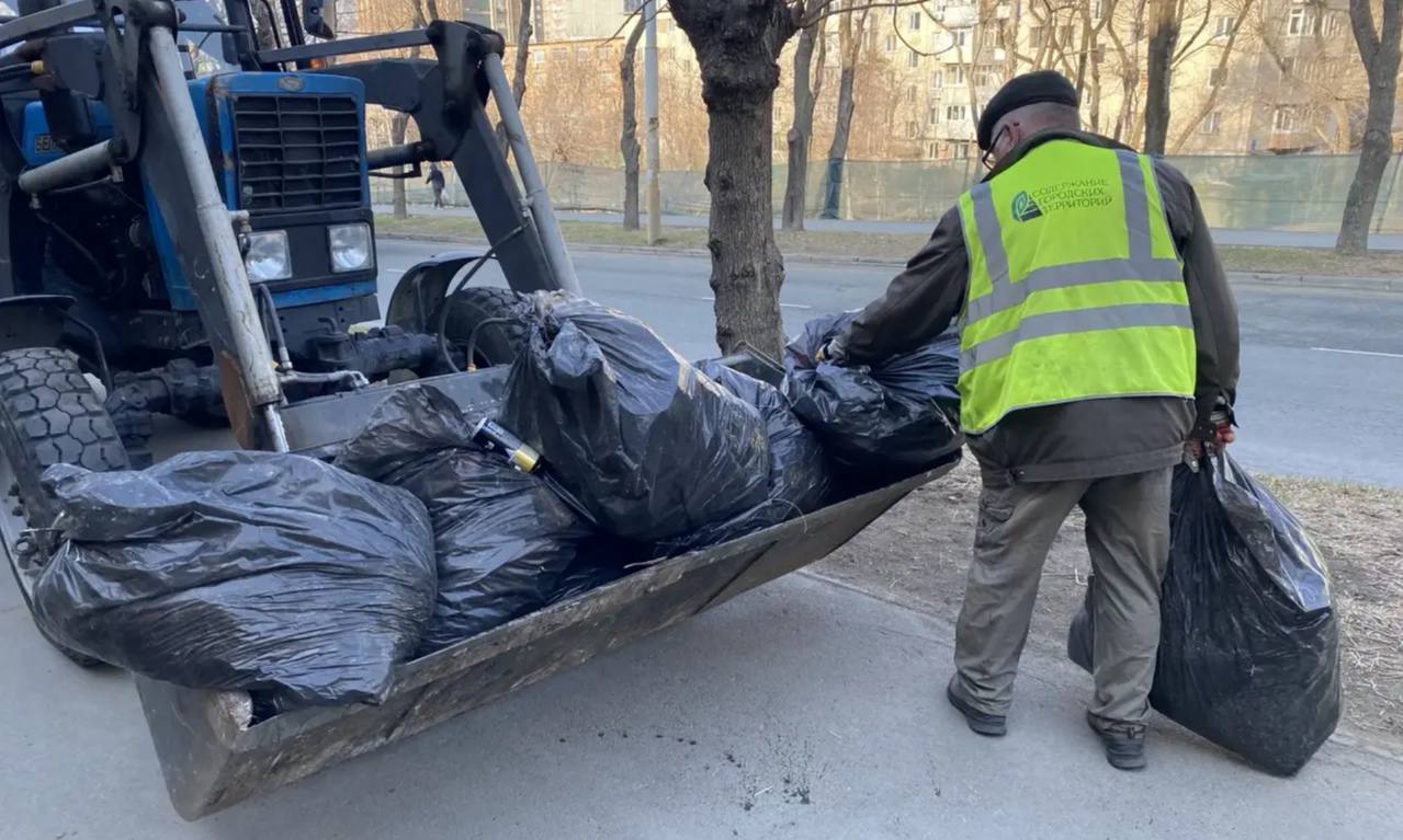 Сегодня во Владивостоке продолжаются работы по содержанию городской инфраструктуры и уборке территорий Сегодня во Владивостоке продолжаются работы по содержанию городской инфраструктуры и уборке территорий