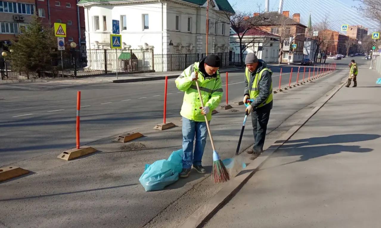 Сегодня во Владивостоке продолжаются работы по содержанию городской инфраструктуры и уборке территорий Сегодня во Владивостоке продолжаются работы по содержанию городской инфраструктуры и уборке территорий