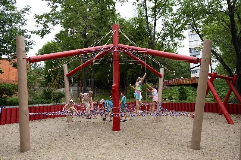 Сквер имени Кутузова в районе Русской, 46 стал комфортнее для жителей и гостей Владивостока Сквер имени Кутузова в районе Русской, 46 стал комфортнее для жителей и гостей Владивостока