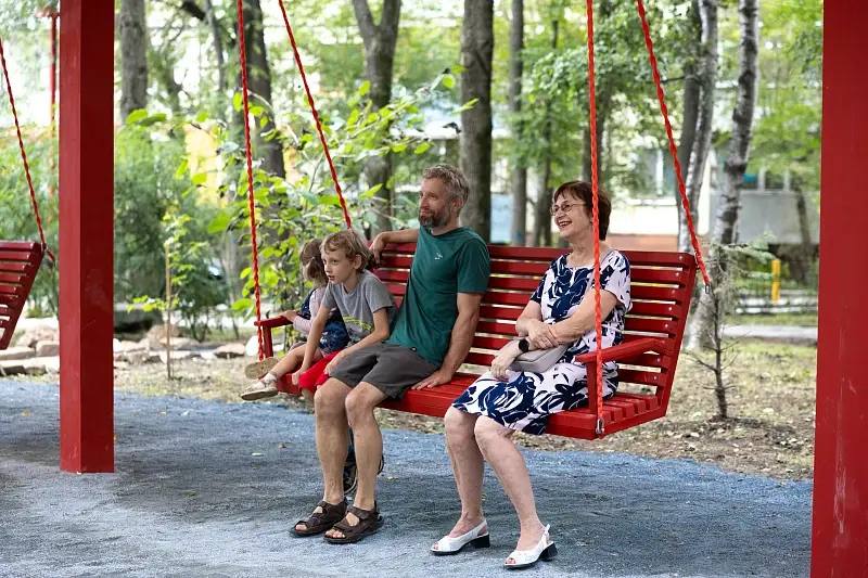 Сквер имени Кутузова в районе Русской, 46 стал комфортнее для жителей и гостей Владивостока Сквер имени Кутузова в районе Русской, 46 стал комфортнее для жителей и гостей Владивостока