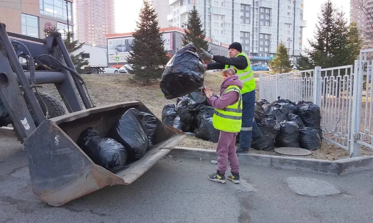Сегодня во Владивостоке продолжаются работы по содержанию городской инфраструктуры и уборке территорий Сегодня во Владивостоке продолжаются работы по содержанию городской инфраструктуры и уборке территорий