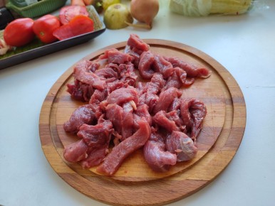 Тушеная говядина с овощами: вкус, полезность и простота приготовления