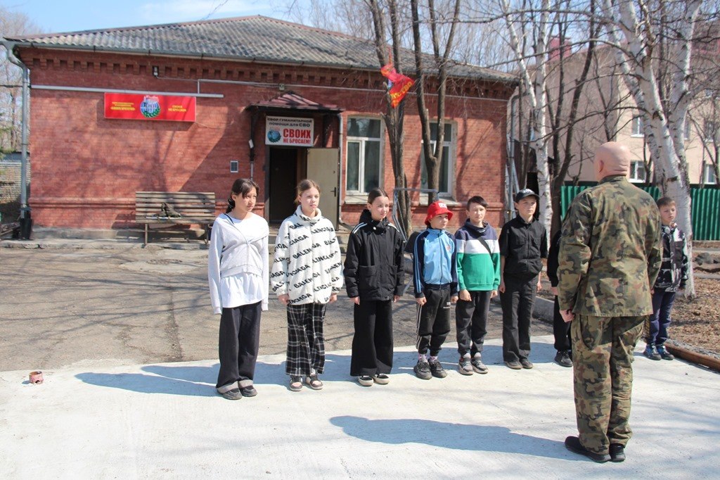 Школьники Уссурийска на каникулах изучили военное дело под руководством силовиков и Общественного совета Школьники Уссурийска на каникулах изучили военное дело под руководством силовиков и Общественного совета