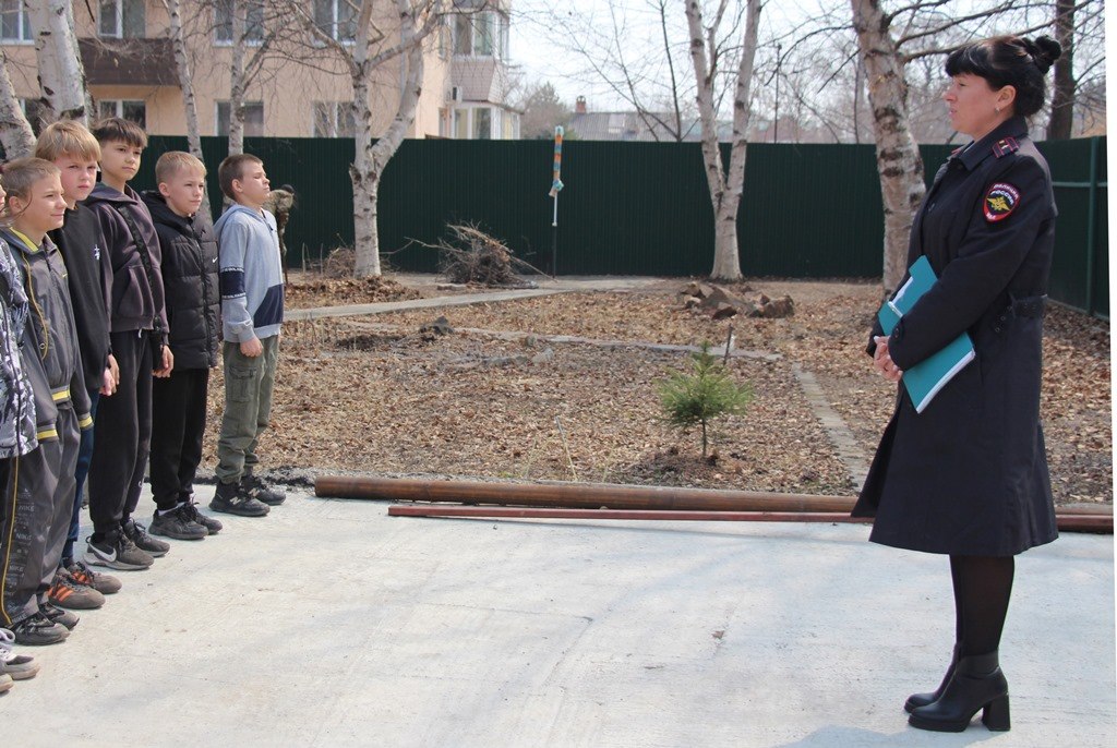 Школьники Уссурийска на каникулах изучили военное дело под руководством силовиков и Общественного совета Школьники Уссурийска на каникулах изучили военное дело под руководством силовиков и Общественного совета