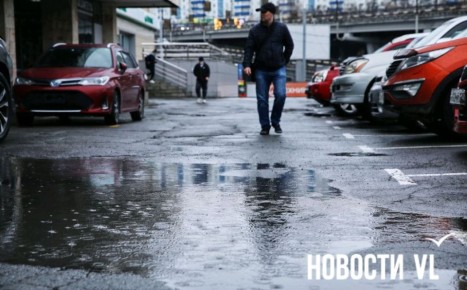 За окном дождь, так что не забывайте дома зонтики