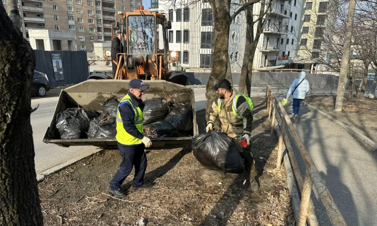 Сегодня во Владивостоке: работы на инженерных сетях, дорожной инфраструктуре, демонтаж объектов и санитарная уборка Сегодня во Владивостоке: работы на инженерных сетях, дорожной инфраструктуре, демонтаж объектов и санитарная уборка