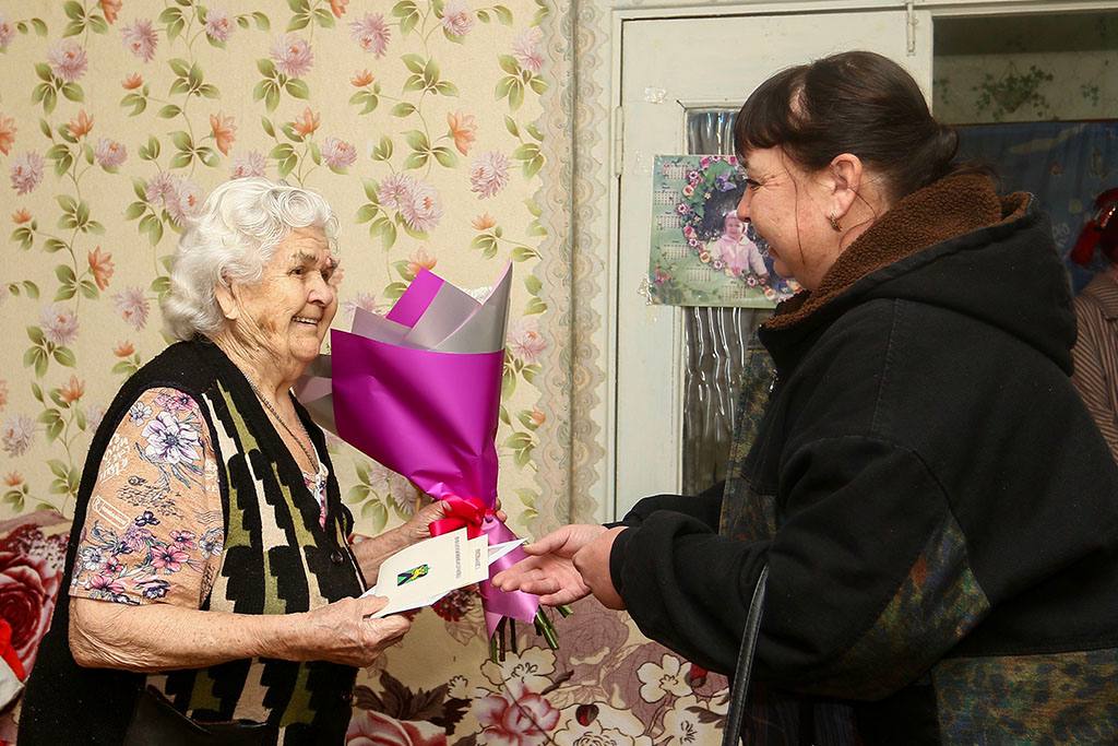 В Находке поздравили тружениц тыла В Находке поздравили тружениц тыла