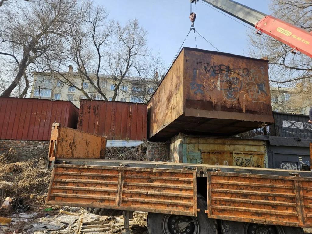 Во Владивостоке за месяц убрали 140 незаконных объектов Во Владивостоке за месяц убрали 140 незаконных объектов