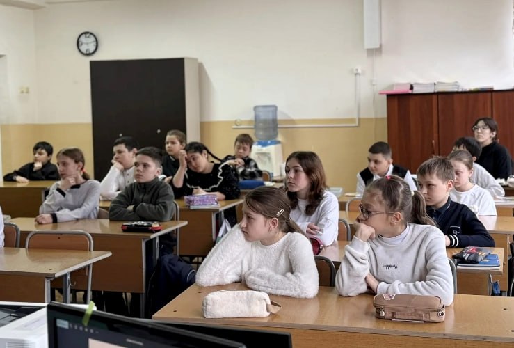 Находкинские транспортные полицейские провели урок, посвящённый Дню космонавтики Находкинские транспортные полицейские провели урок, посвящённый Дню космонавтики